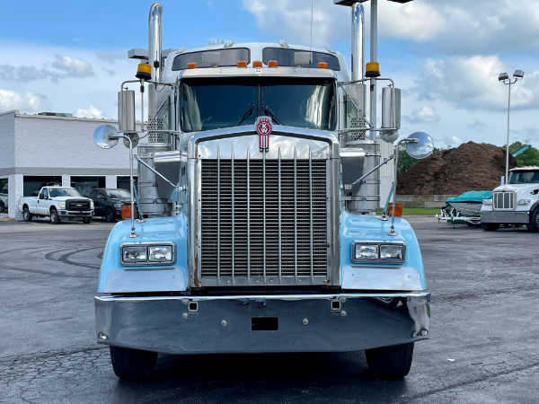 Used-2005-Kenworth-W900-Aerocab-Sleeper---Cummins-ISX---450-Horsepower---13-Speed