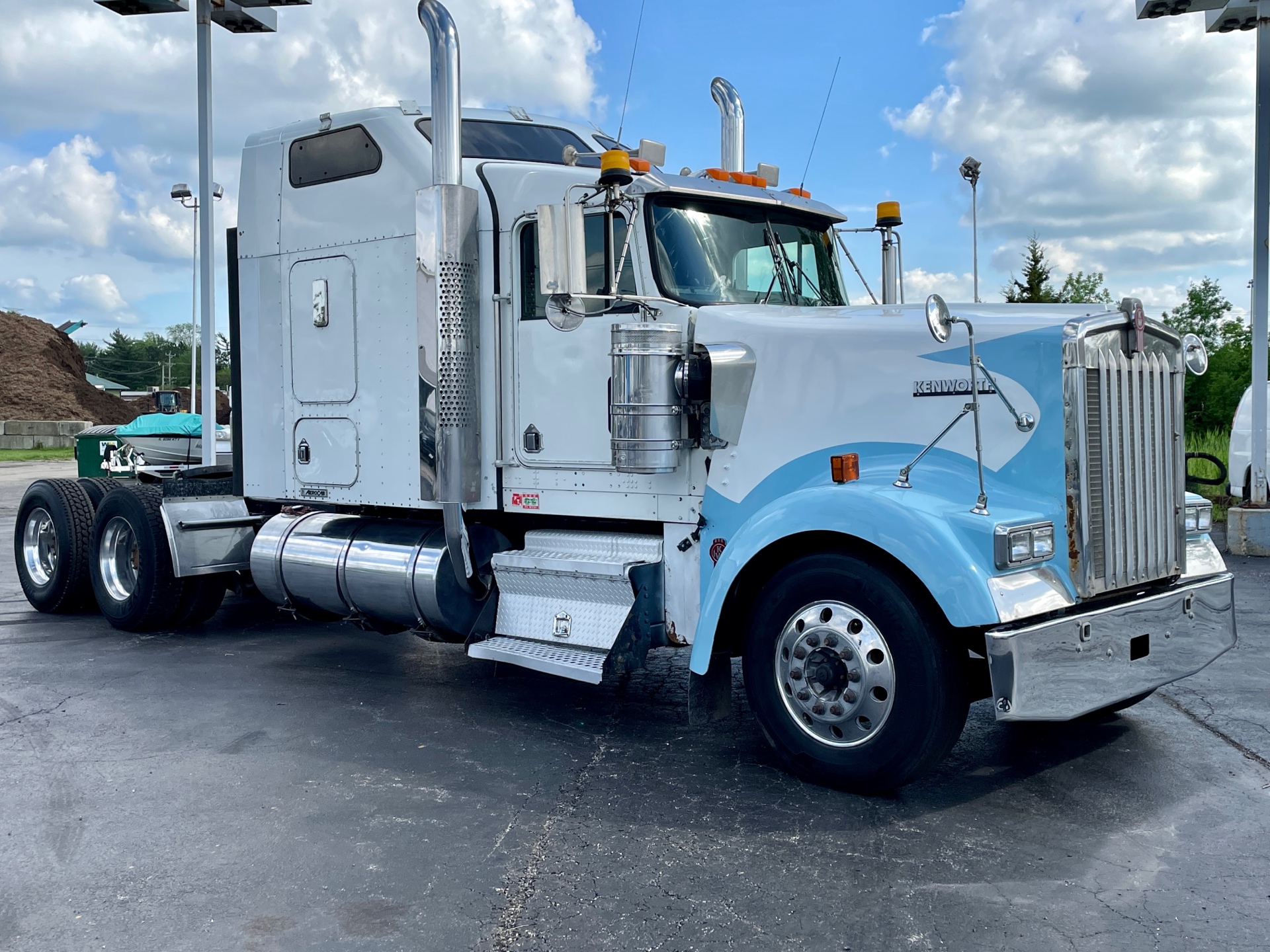 Used-2005-Kenworth-W900-Aerocab-Sleeper---Cummins-ISX---450-Horsepower---13-Speed