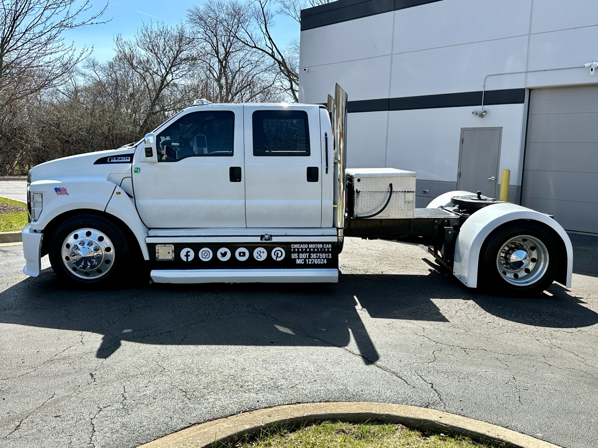 Used-2016-Ford-F750-King-Ranch-Crew-Cab-Single-Axle-Hauler